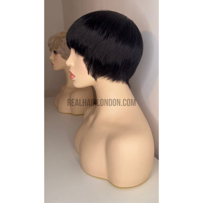 Winter Glow Short Bob – Sleek Elegance, Seamlessly Styled