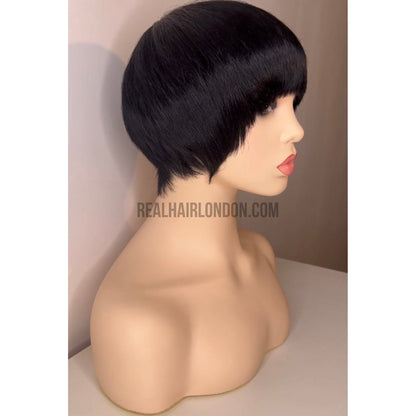 Winter Glow Short Bob – Sleek Elegance, Seamlessly Styled