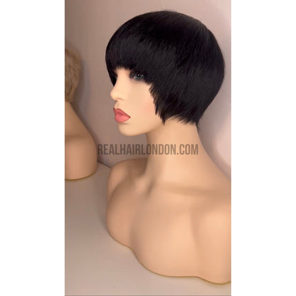 Winter Glow Short Bob – Sleek Elegance, Seamlessly Styled